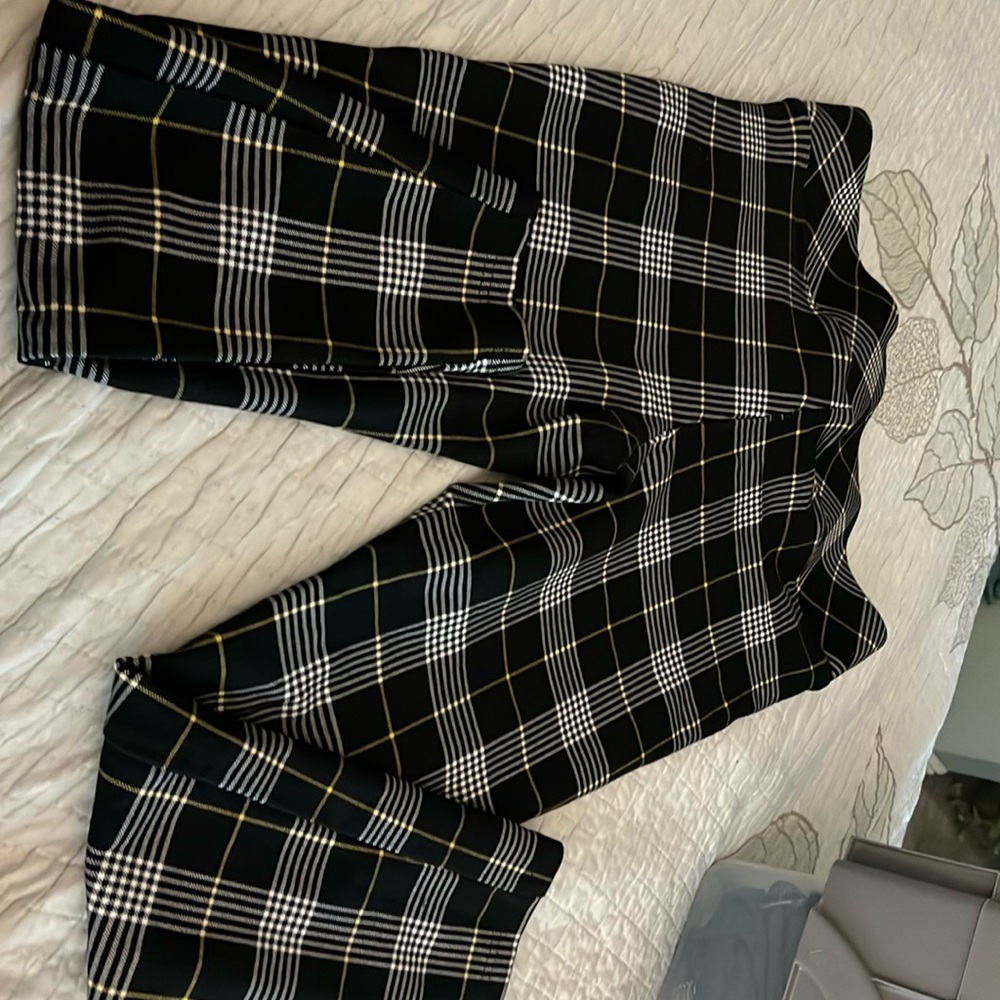 Torrid 1 checked pull on leggings. Black, white and yellow